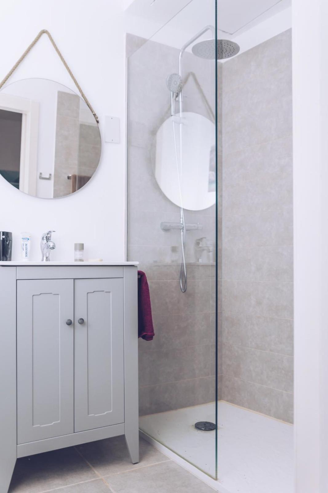 Chic & Luxurious 2-Br Escape Designed For Elegance Apartment Gibraltar Luaran gambar